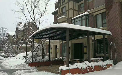 合抱式汽車車棚