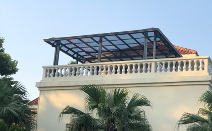 暴雨天氣下，你家是否也缺一個這樣的鋁合金雨棚？